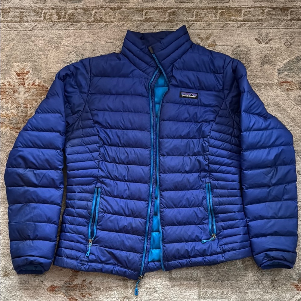 Patagonia Blue Puffer Jacket with High Collar and Quilted Design